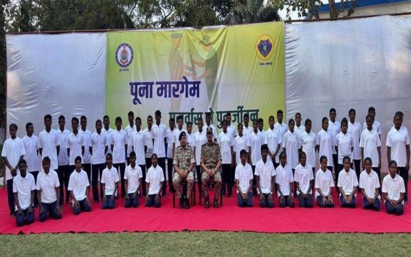  چھتیس گڑھ میں 52 ماؤنوازوں نے ہتھیار ڈال دیے